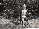 Familiealbum Sdb141  1944 Lille 'Adam' med fotografsmil juni 1944